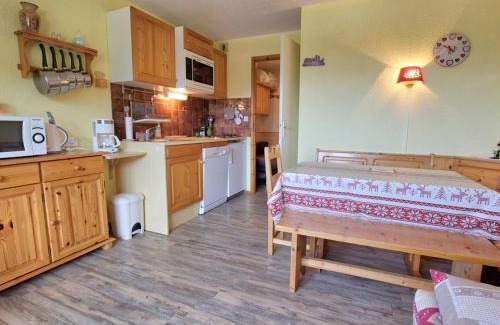 Notre-Dame-de-Bellecombe Apartamento | Studio cabine cosy à 1450m avec vue et balcon, proche téléski - FR-1-505-19