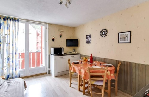 Esquieze-Sere Apartamento | Estudio cabina en Esquièze-Sère para 6 con balcón, vista a la montaña y aparcamiento