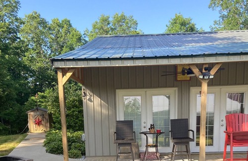Licking Cabina | Studio cabin w/view, hike to creek w/small waterfall. Contact me, most dates ava