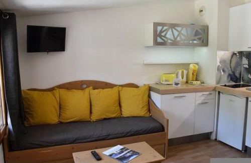 Montgenevre Apartamento | Studio Cabine à Montgenèvre - Face aux Pistes, Wifi, Animaux Acceptés - FR-1-266-131