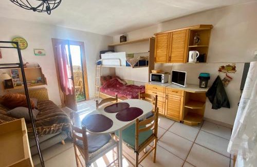 Couiza Apartamento | Studio cabine 20m², 4 pers, proche commerces, balcon, parking - FR-1-758-32
