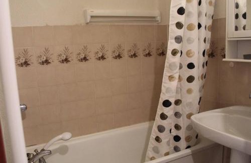 Risoul Apartamento | Studio cabine - 4 couchages, à l'entrée de Risoul 1850, proche commerces et navette gratuite - FR-1-330-176