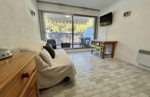 Le Grau-Du-Roi Apartamento | STUDIO CABINE 4 PERSONNES AVEC TERRASSE ET PLACE DE PARKING PRIVATIVE