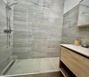 Le Grau-Du-Roi Apartamento | STUDIO CABINE 4 PERSONNES AVEC TERRASSE ET PLACE DE PARKING PRIVATIVE