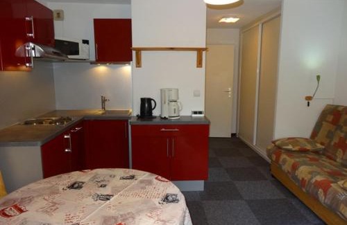 Les Bruyeres Apartamento | Studio cabine 4 pers, ski aux pieds, Les Menuires, 24m², balcon sud-ouest, proche commerces et remontées. - FR-1-178-101