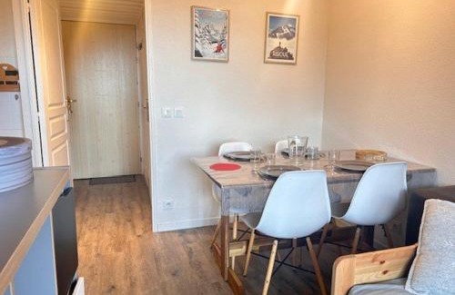 Risoul Apartamento | Studio cabine 5 pers à Risoul, pied des pistes et proche navette - FR-1-330-582