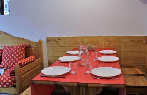Risoul Apartamento | Studio cabine 6 pers à Risoul 1850, skis aux pieds, balcon sud, proche navette gratuite - FR-1-330-544