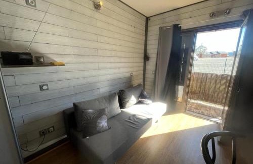 Les Angles Apartamento | Studio Cabine au Centre des Angles avec Balcon, Casier à Skis, et Kitchenette Équipée - FR-1-593-86