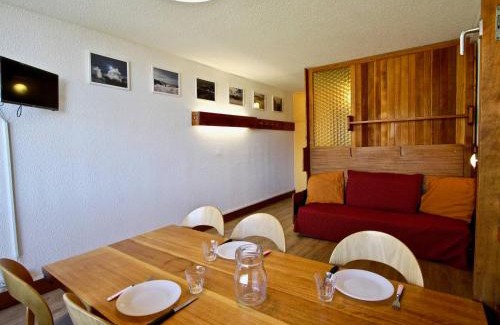 Chamrousse Apartamento | Studio cabine au pied des pistes avec piscine - FR-1-549-7