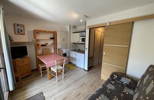Laveissiere Apartamento | Studio-cabine avec balcon proche pistes et parking - FR-1-787-113