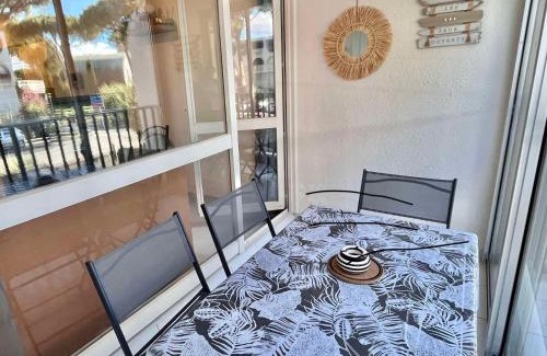 La Grande-Motte Apartamento | Studio Cabine avec Parking Privatif, Climatisation et TV à La Grande-Motte - FR-1-716-21