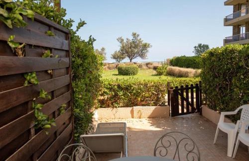 Le Lavandou Apartamento | Studio cabine avec jardin privé face plage du Lavandou - 4 couchages - FR-1-803-52