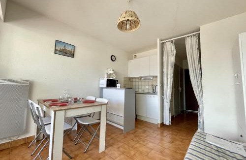 Sete Apartamento | Studio cabine avec parking à 600m des plages à Sète - FR-1-338-162