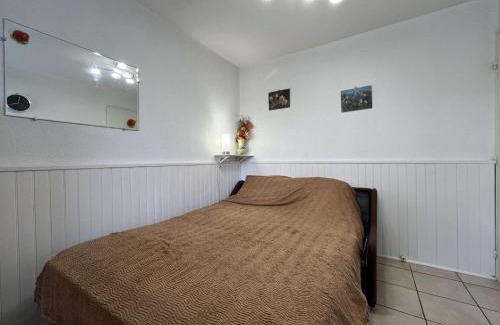 Port Rive Gauche Apartamento | Studio Cabine Climatisé avec Terrasse et Piscine sur le Port de Gruissan, Proche Plage - 4 Couchages - FR-1-229-104