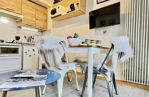 Le Lavachet Apartamento | Studio cabine cosy à Tignes avec balcon, proche pistes et commerces. Wifi inclus. - FR-1-411-905