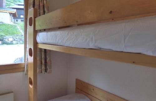 Meribel-Mottaret Apartamento | Studio cabine pour 4 à Méribel Mottaret, balcon sud, proche pistes et commerces - FR-1-411-473