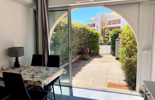 Meze Apartamento | Studio cabine rénové à 250m de l'étang de Thau avec jardinet et parking privé - FR-1-604-3