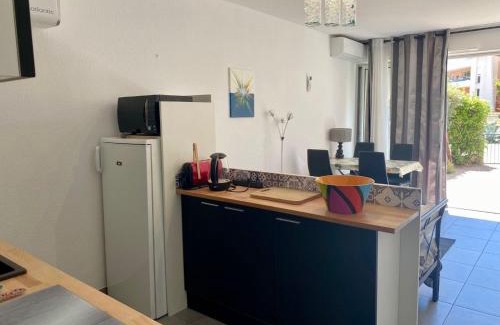 Meze Apartamento | Studio cabine rénové à 250m de l'étang de Thau avec jardinet et parking privé - FR-1-604-3