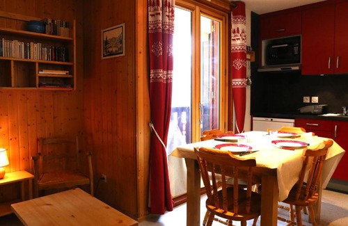 Aussois Apartamento | Studio cabine rénové 4 pers avec balcon, proche des pistes, à Aussois. - FR-1-508-270