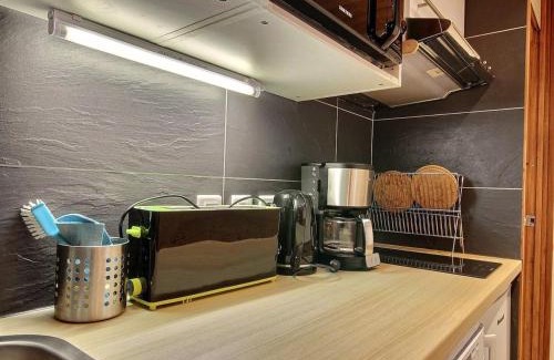 Aime Apartamento | Studio cabine rénové avec balcon et TV - FR-1-455-93