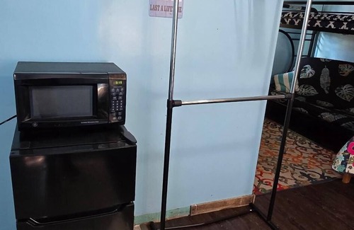 Monticello Apartamento | Studio Cabins - Delightful studio cabins located at Outrigger Resort sleep 4! 1/4 mile away from Indiana Beach Amusement Park. These cabins have options featuring two (2) queen beds OR one (1) queen and one (1) futon. 350-450 square feet. All studio