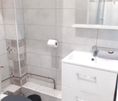La Celle-sous-Gouzon Apartamento | Studio climatisé vue église du Panier et hôtel intercontinental