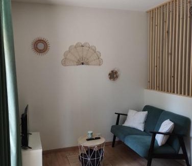 Quartier de France Apartamento | Studio climatisé et spacieux situé près des Parcs