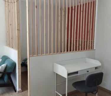 Quartier de France Apartamento | Studio climatisé et spacieux situé près des Parcs