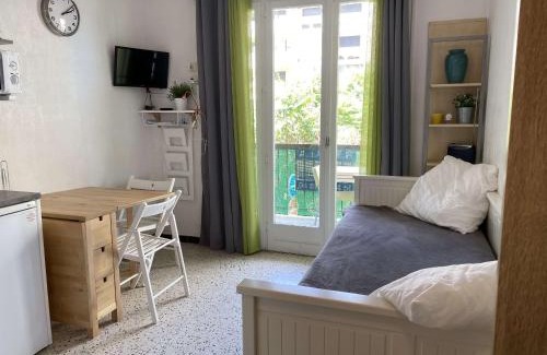 Balaruc-les-Bains Apartamento | Studio climatisé avec balcon proche centre et thermes, Balaruc-les-Bains - FR-1-553-21