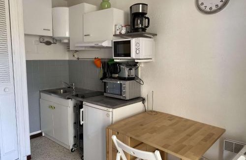 Balaruc-les-Bains Apartamento | Studio climatisé avec balcon proche centre et thermes, Balaruc-les-Bains - FR-1-553-21