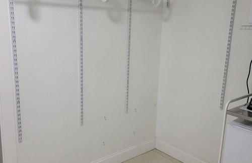 Bayshore Gardens Apartamento | Studio close to airport, mall, beach, museum and much more