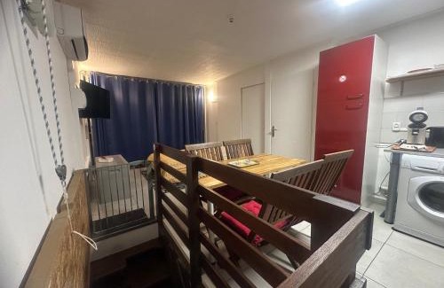 Sainte-Clotilde Centre Apartamento | Studio Colombier - 2 personnes - avec vue sur mer