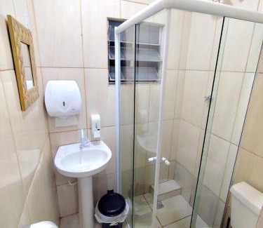 Praia de Leste Apartamento | Studio com ar condicionado a 4 quadras do mar