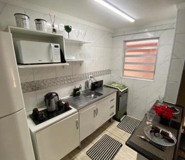 Canto do Forte Apartamento | - Studio - com ar condicionado-5 Hospedes, a 50 metros dos melhores bares e restaurantes com musica ao vivo 3 quadras da Praia