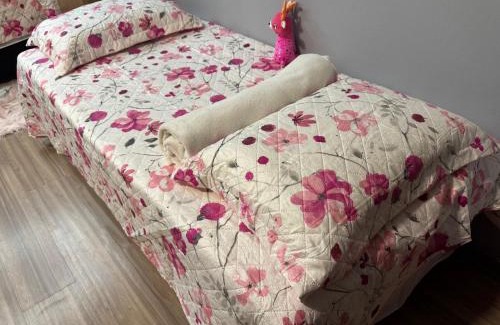 Guarapuava Apartamento | Studio com quarto e banheiro em frente ao Parque do Lago Acomoda até 4 pessoas 2 camas