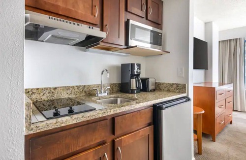 Smith's Memento Condominio | Studio Condo at Hilton Daytona Regency Beach Resort!