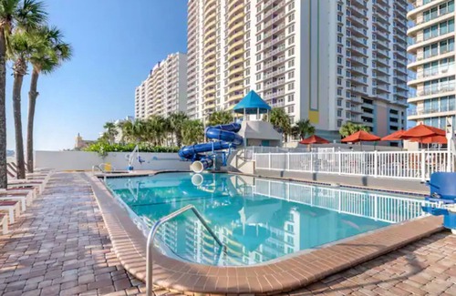Smith's Memento Condominio | Studio Condo at Hilton Daytona Regency Beach Resort!