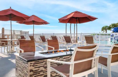 Smith's Memento Condominio | Studio Condo at Hilton Daytona Regency Beach Resort!