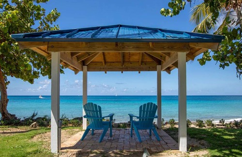 Flag Hill Condominio | Studio Condo, Sleeps 4, Mini Kitchen, at Limetree Beach Resort in Saint Thomas!