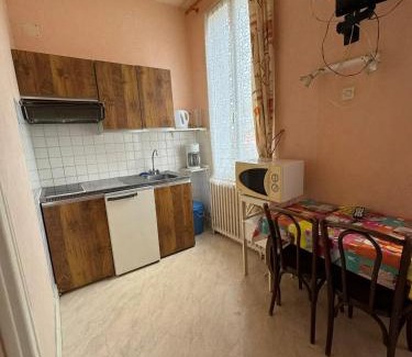 Neris-les-Bains Apartamento | Studio confort à Néris-les-Bains - 18 m² avec jardin