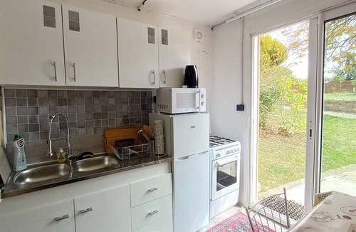 Genouille Apartamento | Estudio 'Corail' con Terraza Privada, Jardín Compartido y Wi-Fi