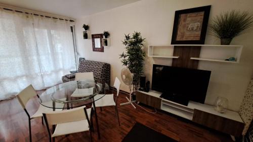 Bron Apartamento | Studio cosy 33 m² limite Lyon. Parking privatif.