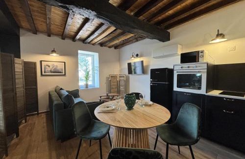 Montaigu-le-Blin Apartamento | Studio cosy avec baignoire balnéo près de Vichy - FR-1-489-520