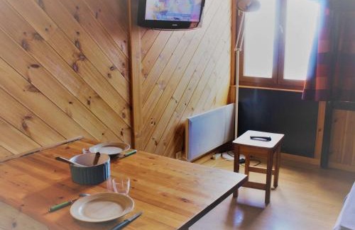 Risoul Apartamento | Studio cosy en front de neige à Risoul 1850, accès direct aux pistes et commodités, 2 couchages - FR-1-330-493