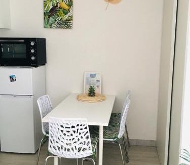 Le Couchant Apartamento | studio cosy et moderne au couchant situé 150m de la plage -avec PARKING GRATUIT PRIVE - 25m2 - climatisé - balcon - wifi gratuit