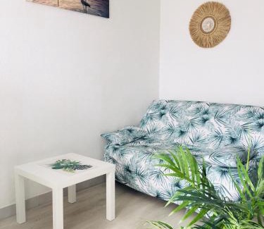 Le Couchant Apartamento | studio cosy et moderne au couchant situé 150m de la plage -avec PARKING GRATUIT PRIVE - 25m2 - climatisé - balcon - wifi gratuit