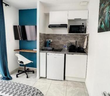 Saint-Acheul Apartamento | STUDIO COSY HYPER CENTRE GARE AMIENS WIFI NETFLIX 2 PERS