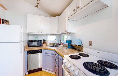 Kennebunk Apartamento | Studio cottage w / community hot tub & pool - perros bienvenidos, cerca de la playa y golf