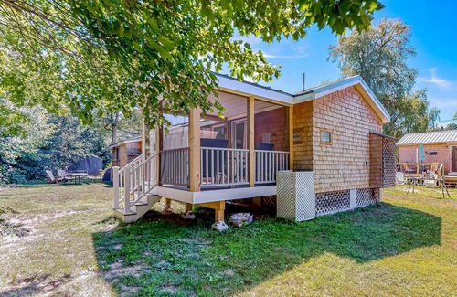 Kennebunk Apartamento | Studio cottage w / community hot tub & pool - perros bienvenidos, cerca de la playa y golf