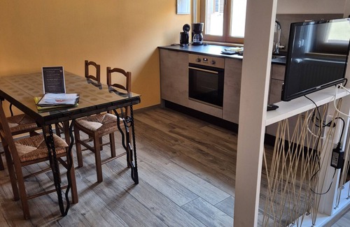 Saint-Hippolyte Apartamento | Estudio-De Lujo-Baño Privado-Vista a la Calle